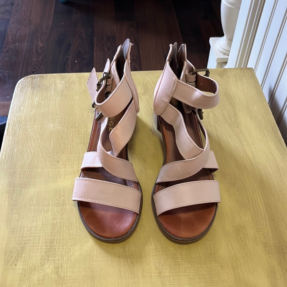 Cute strappy sandals with chunky heel
